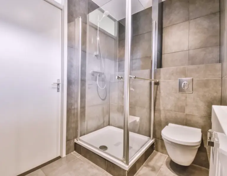 Serveis i construccio Reforma integral de bano pequeno en Once de Septiembre el Prat